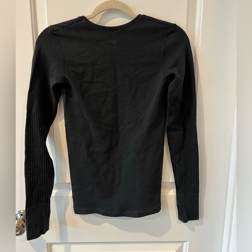 Athleta Textured Black Long Sleeve Shirt Size XS - Picture 2 of 3